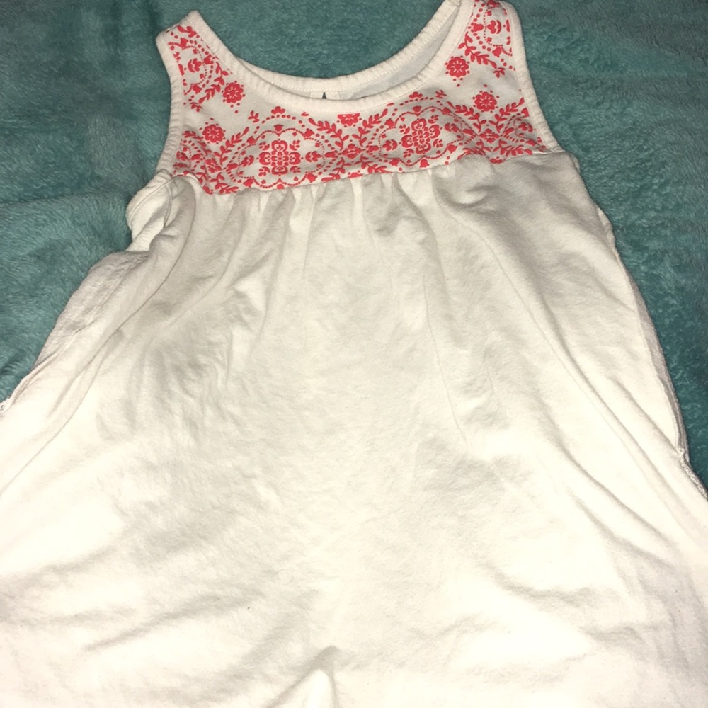 T-shirt only worn 2 and is in Good condition
